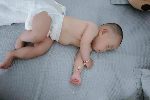 眉山三个月宝宝抬头不稳